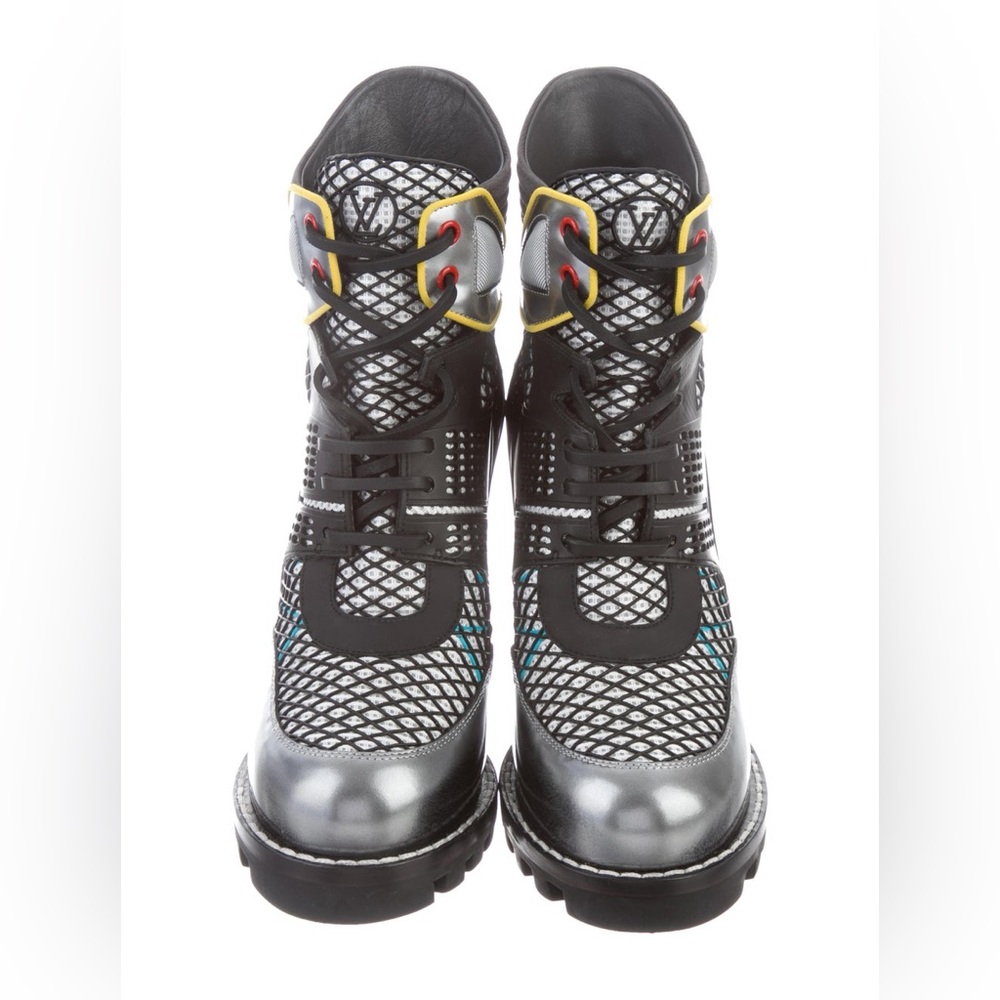 Prestine Louis Vuitton Digital Gate Leather Ankle Boots - Picture 3 of 7